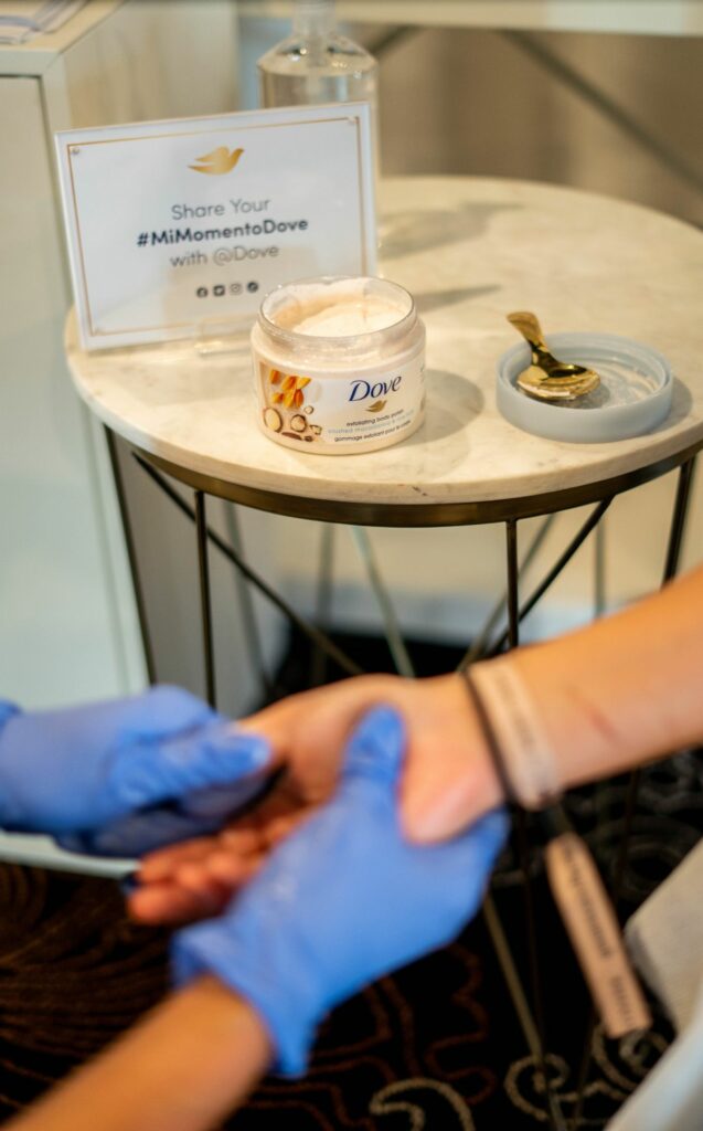 #WeAllGrow Summit attendee receives a treatment by Dove and their products.
